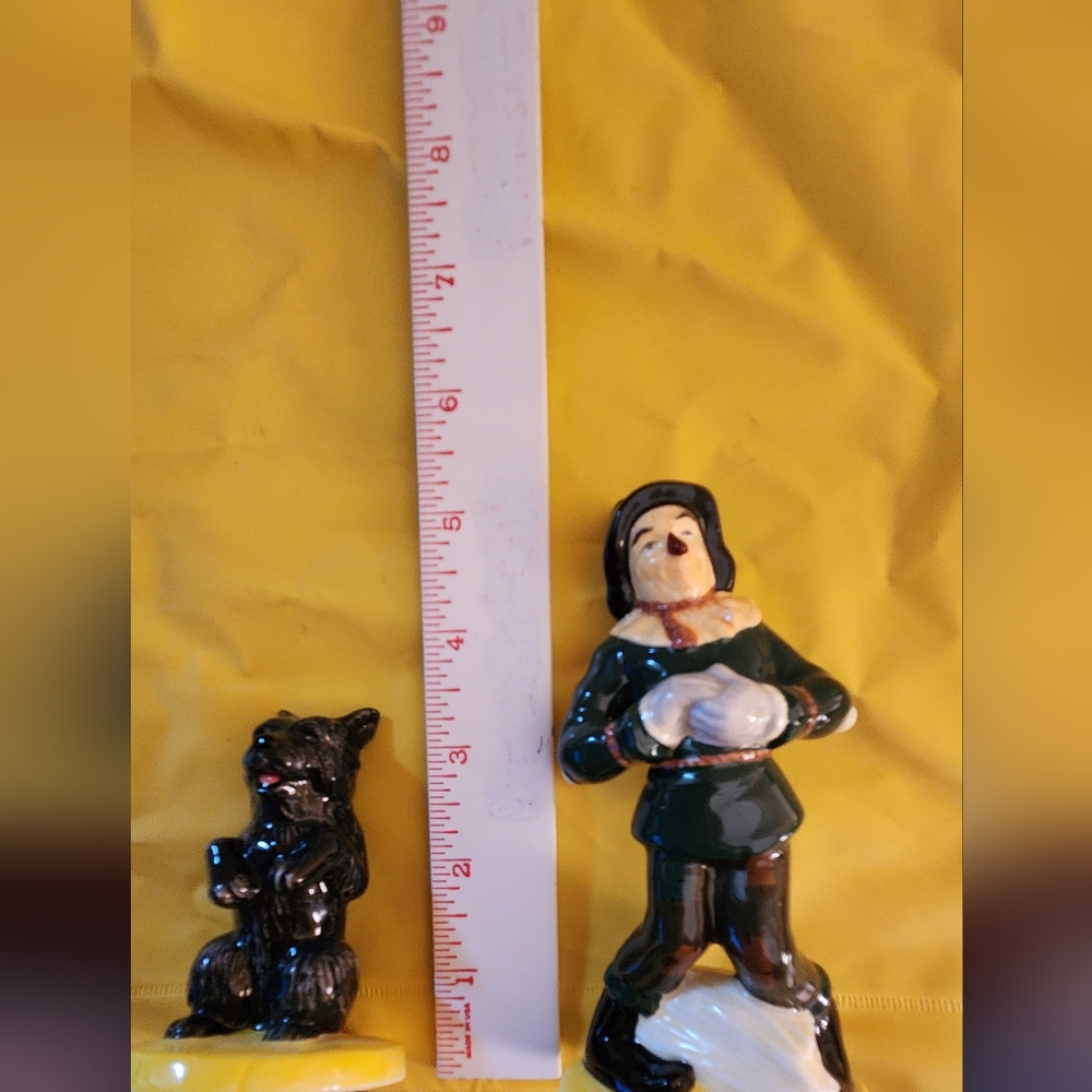 Wizard of Oz Collectible Figurines and Book Set - Picture 6 of 8